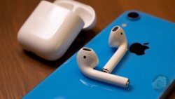 Apple AirPods 2-го поколения с футляром для беспроводной зарядки 501c3152eb - зображення 1