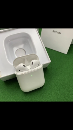 Беспроводные наушники Apple AirPods 2 с беспроводным зарядным кейсом d3d70e54c9 - зображення 1