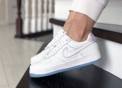 Женские кроссовки Nike Air Force (белые с голографией) 0e5357e36b - зображення 1