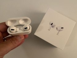 Apple AirPods Pro + Чехол для беспроводной зарядки Bluetooth® e440fd32b8 - зображення 1