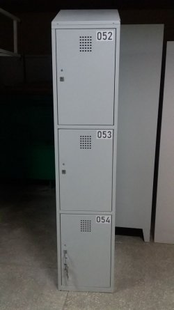 Продам шкаф ячеечный с полкой в каждом отделении. Распродажа. 44b6f4df38 - зображення 1